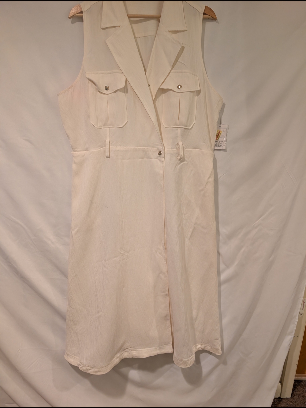 Nine West Cream Notched Lapel Sleeveless Dress